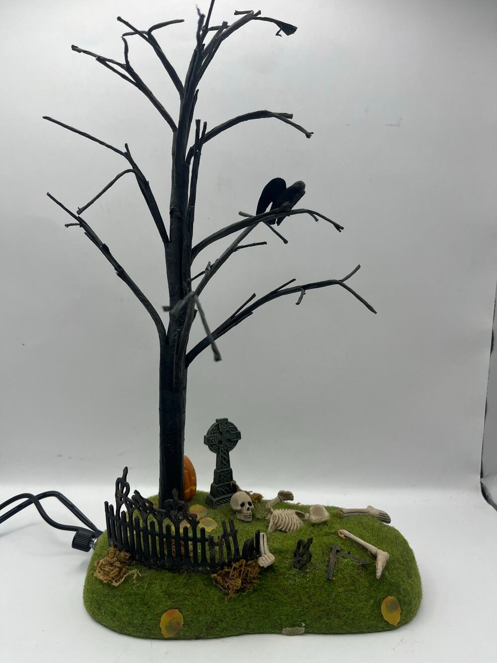 Dept 56 Snow Village Halloween Dead End Motel Animated Tree 56.55377 Working